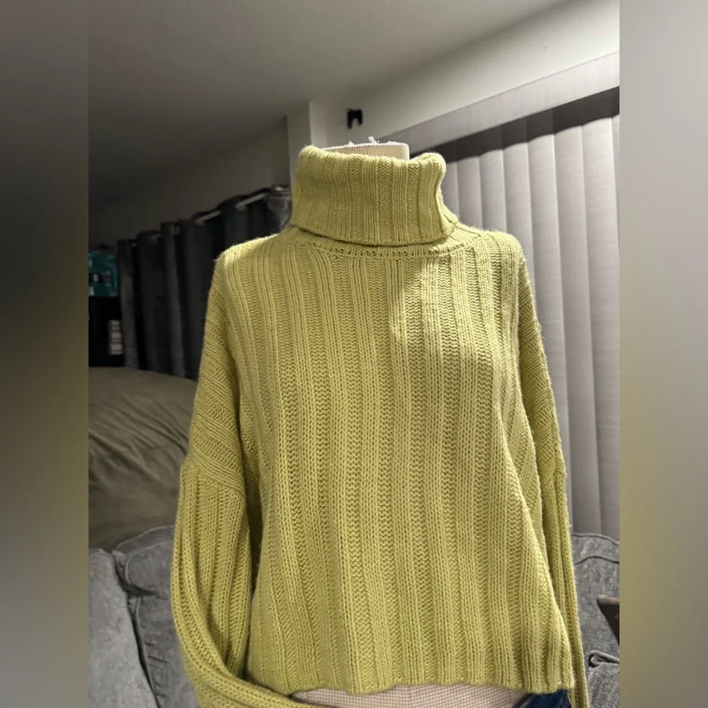 Arizona Jean Company Yellow Cropped Sweater